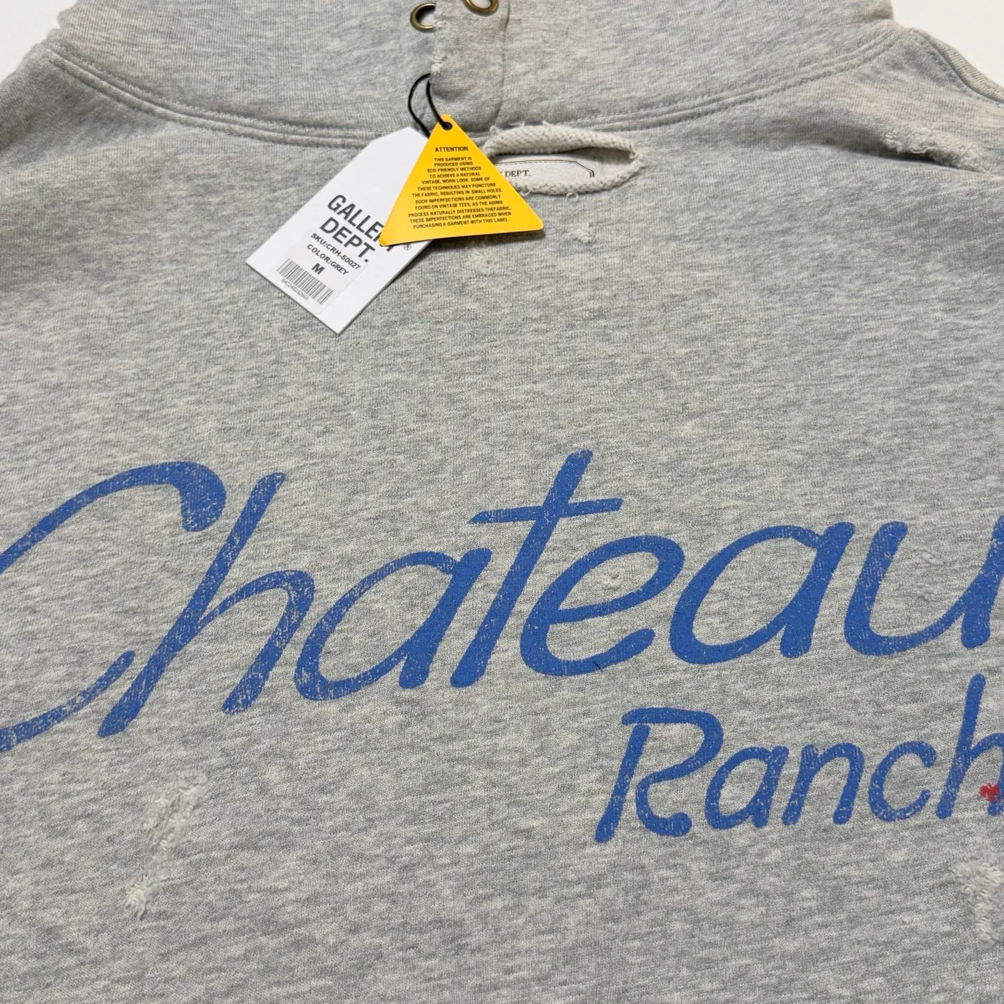 GALLERY DEPT. CHATEAU RANCH HOODIE/HEATER GRAY Horseshoe Winery Splashed Ink Destroyed Hoodie Washed Gray S-XL Assute Reactive Dyes Ready-made Horseshoe Fading Process Post-Fry Color Processing Super Heavy and Cumbersome Too Many Cuts and Hanging Wormhole Destruction Process➕Hand-Splashed Ink Very Time-consuming and Labor-intensive Correct Version Original Main Mark➕Large Main Mark➕Yellow Wash Mark The original BOXY short and wide version has not been changed at all. God-cut. Authentic level printing process. Post-washing treatment to show natural aging effect.